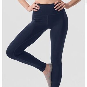 Navy Alo Airlift leggings